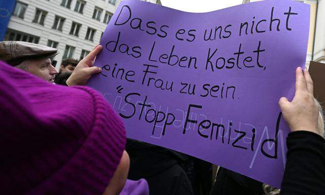 Der Österreichische Frauenring veranstaltete  vergangenen Freitag einen „Schreitag gegen Femizide“.
