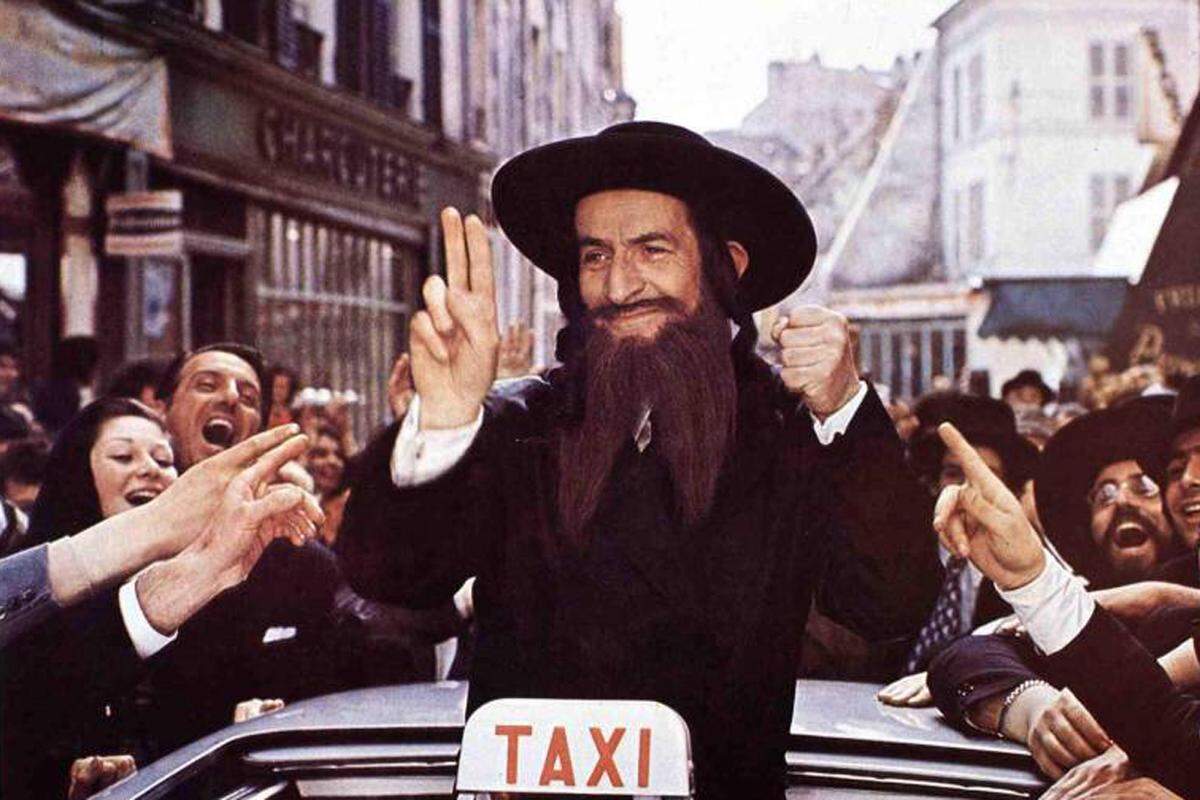 "Die Abenteuer des Rabbi Jacob". In der rasanten Komödie glänzt de Funès als xenophober Geschäftsmann Victor Buntspecht, der zufällig ins Visier von Killern gerät wird und sich mit einem arabischen Revolutionär in die jüdische Community flüchtet.Der Film erlebte mit dem arabischen Frühling im Fernsehen eine Renaissance.
