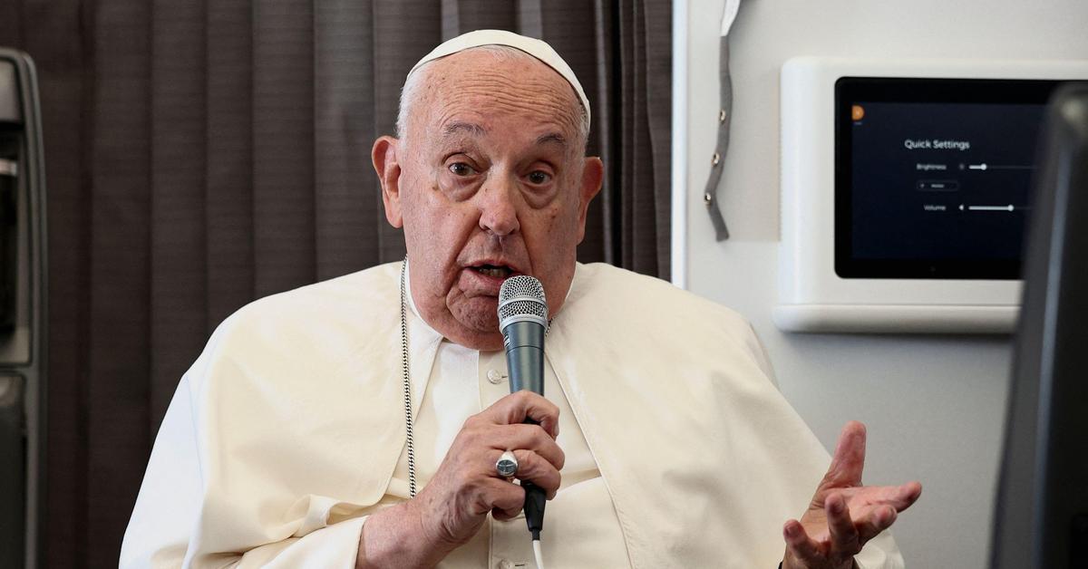 Pope Francis: US citizens should choose 'lesser evil'