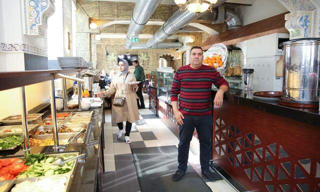 Mohammed Hamdi ist Besitzer von Jasmin al-Sham, in dem sowohl Syrer als auch Österreicher gern essen.