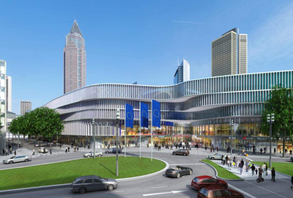 Im Frankfurter Europaviertel haben die Bauarbeiten für das Einkaufs- und Freizeitzentrum Skyline Plaza begonnen. Das Großprojekt wird gemeinsam im Joint Venture vom Shopping-Center Spezialisten ECE und CA Immo realisiert. Für 2013 ist die Eröffnung geplant.