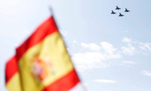 Die Typhoons in Rautenformation über Madrid