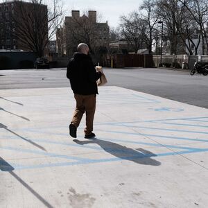 Die jetzigen Ausgangssperren frieren viele Interaktionen sofort ein. Das ist vor allem für die kleinsten Teilnehmer der Volkswirtschaft fatal. 