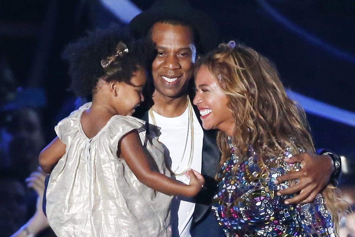 Auch Beyoncé Knowles und Jay-Z haben sich mit Blue Ivy (wörtlich übersetzt: blauer Efeu) für einen ungewöhnlichen Namen für die Sechsjährige entschieden. Die im Juni 2017 geborenen Zwillinge dürfen sich ebenfalls über besondere Namen freuen: Rumi und Sir Carter.