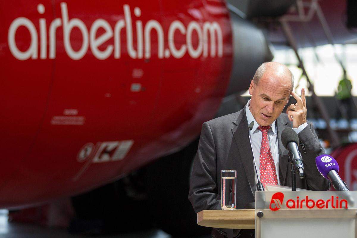 Schon wieder ein Wechsel in der Chefetage: Stefan Pichler übernimmt das Ruder, doch die Verluste steigen auf eine Rekordhöhe von knapp 447 Millionen Euro. 2016 wird begonnen, 38 Flugzeuge samt Crew an die Lufthansa zu vermieten. Der Verlust vergrößert sich aber weiter auf knapp 782 Millionen Euro.