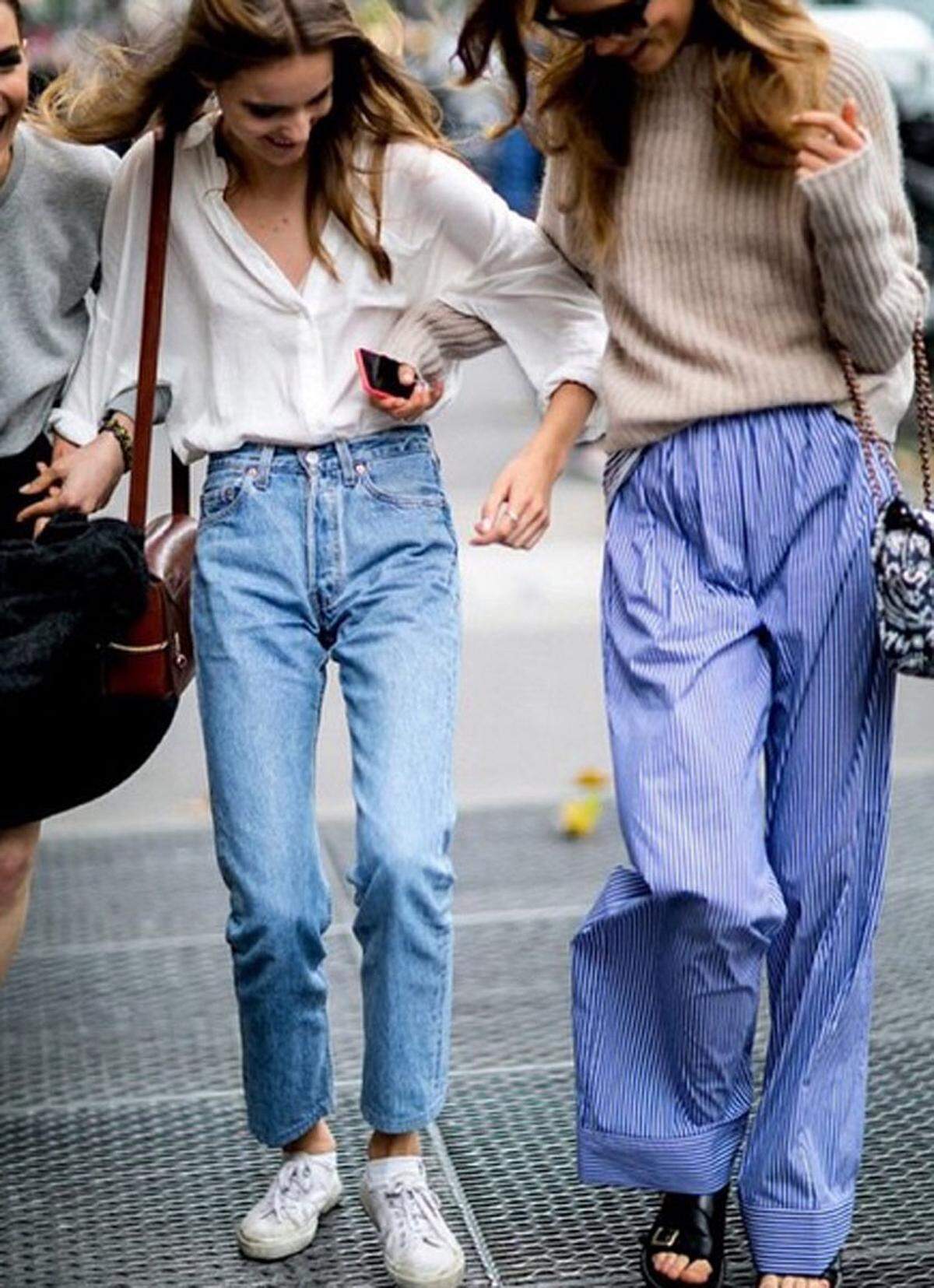 Zu den Trends, die ihren Höhenpunkt schon überschritten haben und schnell out werden, gehören etwa 90er-Jahre-Jeans.