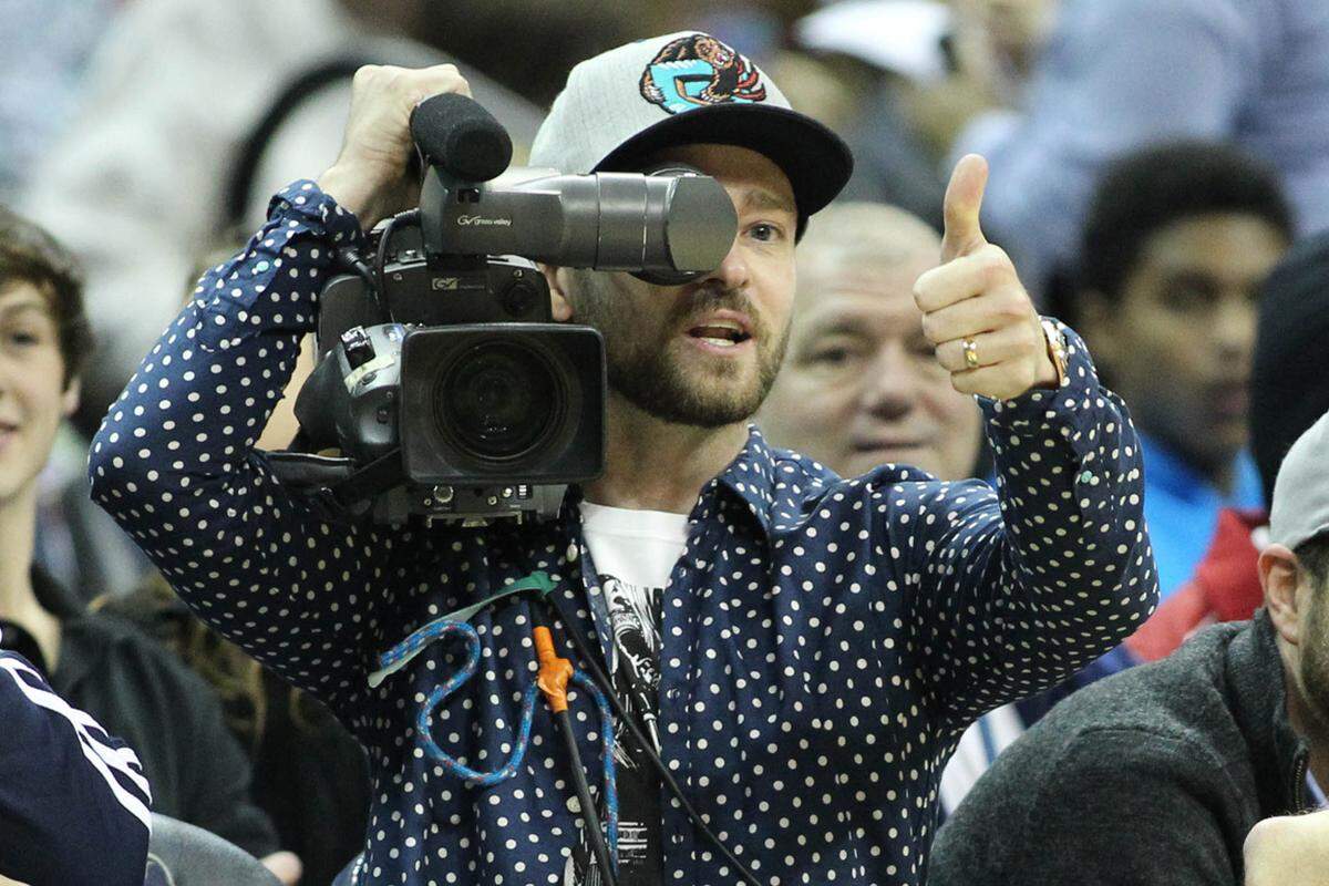 Nebenjob. Justin Timberlake nutzt ein Basketballspiel um sich als Kameramann zu versuchen.