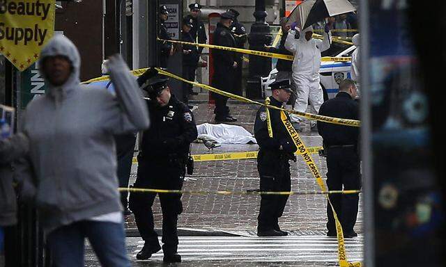 Tatort in Queens: Der Mann wurde wenig später von anderen Polizisten erschossen.