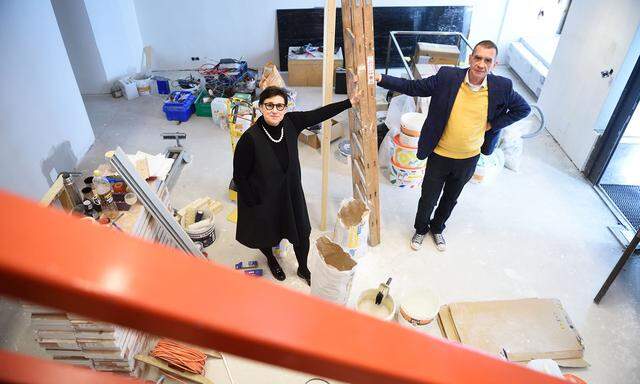 Sibylle und Kurt Hamtil auf der Baustelle ihres neuen Geschäfts mit Brillenfokus, das im April auf der Wollzeile eröffnen soll.