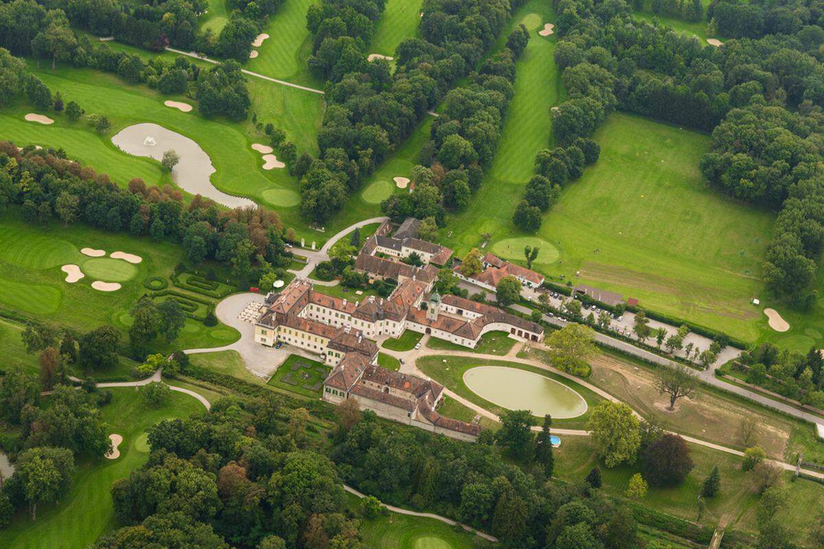 Übers Schloß Schönborn in Göllersdorf.