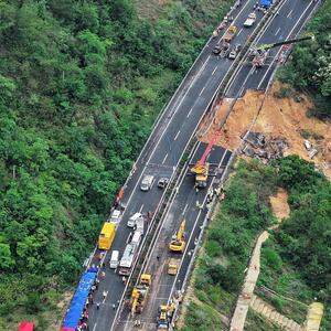 Eine Luftaufnahme der betroffenen Autobahn in Südchina.