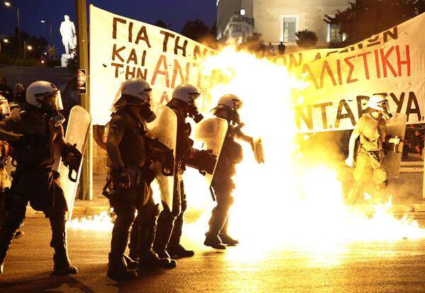 Die Polizei setzte Tränengas und Pfefferspray ein.