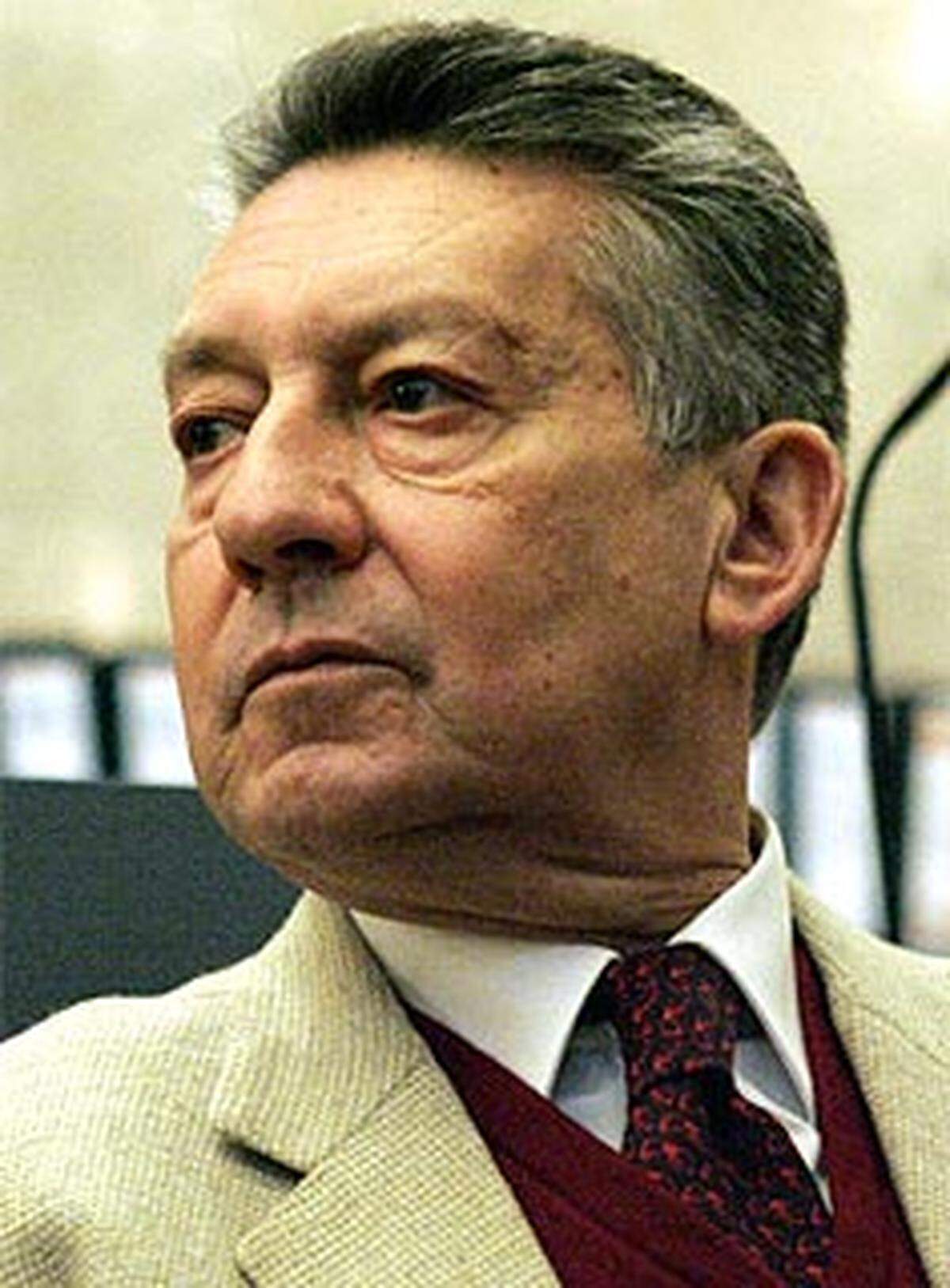 1997 gelang es Schlaff, seinen engen Freund und damaligen Bawag-Chef Helmut Elsner gemeinsam mit Casinos Austria-Generaldirektor Leo Wallner zu einem Engagement im palästinensischen Autonomiegebiet Jericho zu überreden.