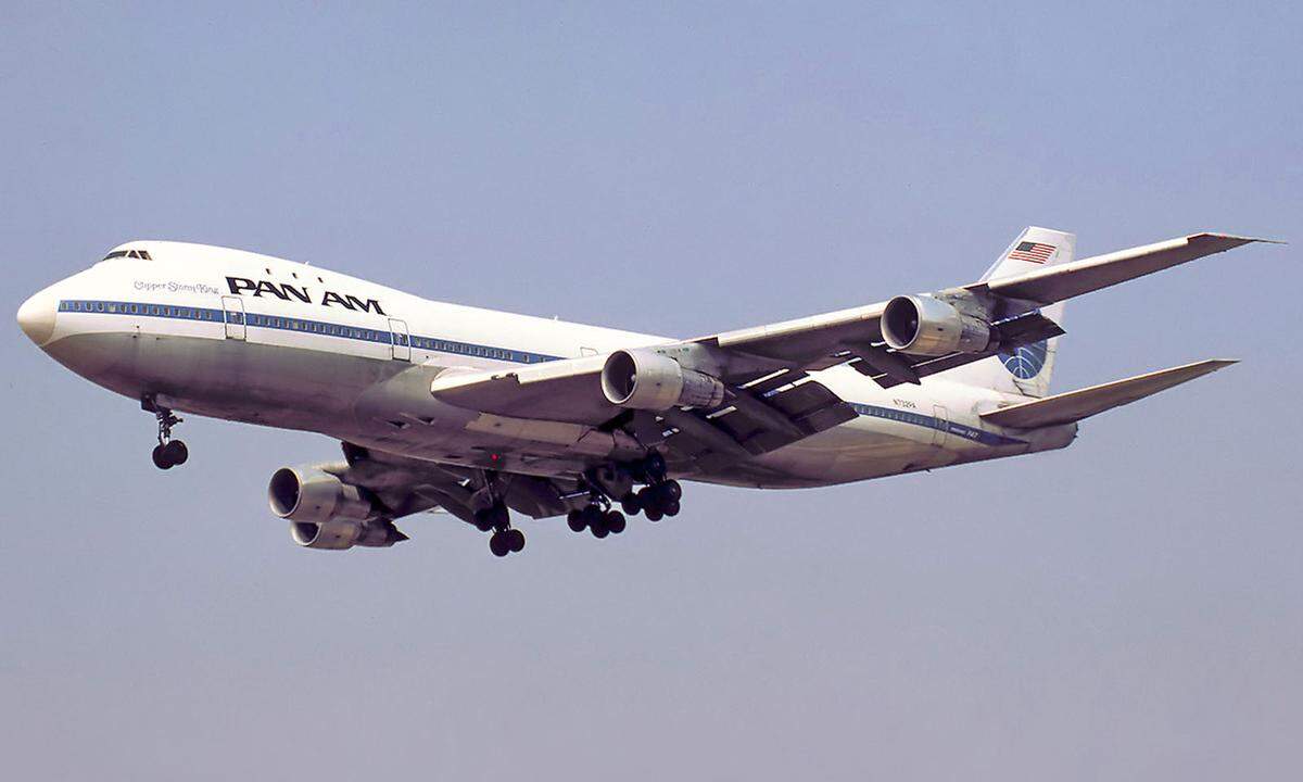 Es ist nicht besonders höflich, eine Königin mit dem Namen eines Elefanten zu belegen. Gleichwohl schien den Zeitgenossen das neue Boeing-Flugzeug mit der Typ-Bezeichnung 747 so gigantisch, dass sich der Spitzname "Jumbo" schnell durchsetzte. Am 9. Februar 1969 hob der viermotorige Flieger vom Boeing-Werksgelände erstmals ab und kreiste eine gute Stunde über dem nordamerikanischen Seattle.