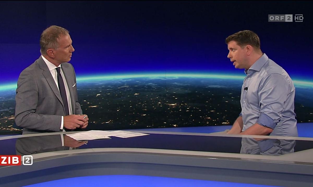 Lockert die Regierung zu viel und zu früh? Dazu war Peter Klimek in der "ZiB 2" - und tatsächlich im selben Raum wie sein Interviewer.
