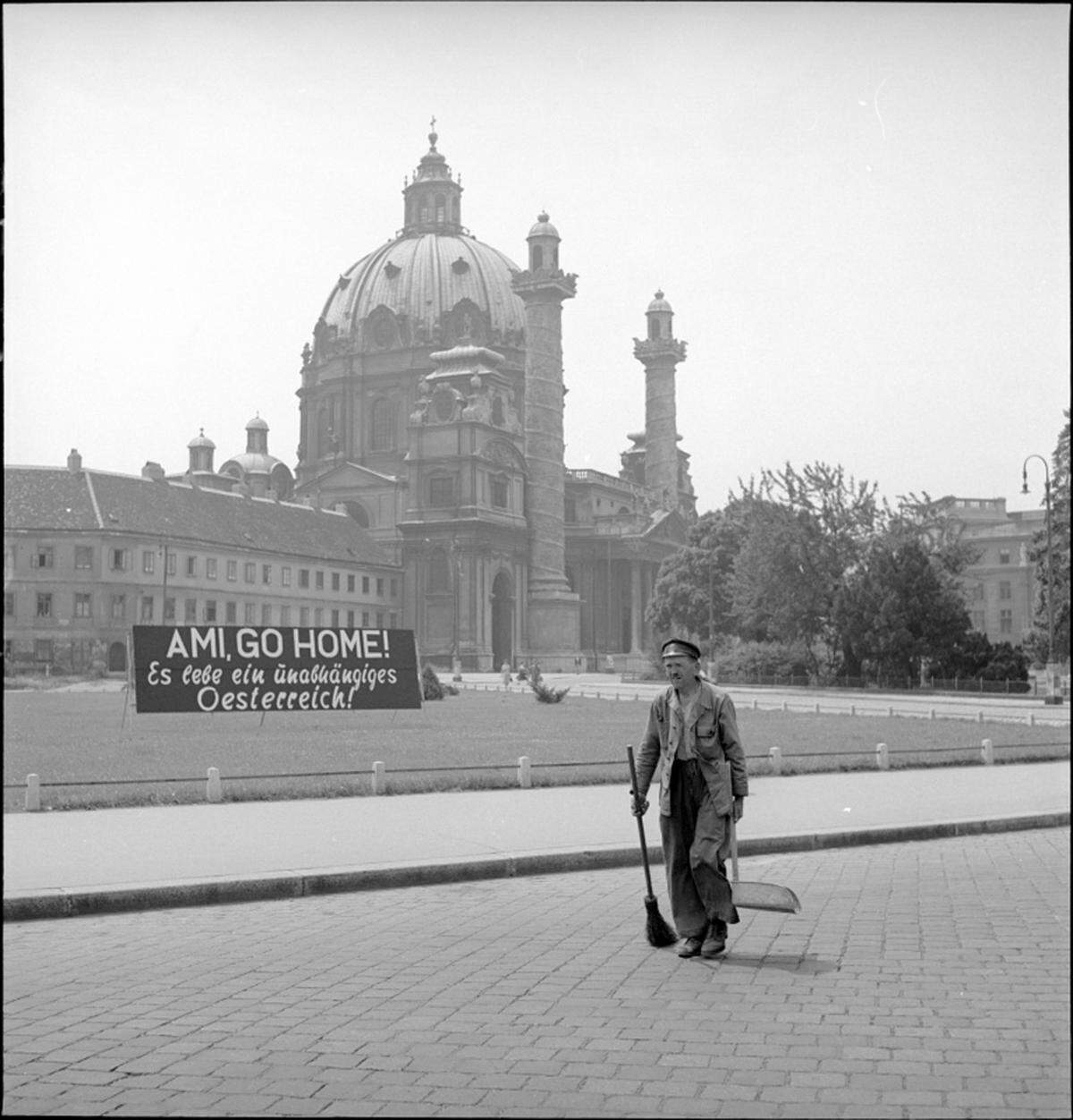 "Ami, go home!", im Hintergrund die Wiener Karlskirche. Die Parole - ursprünglich von der Sowjetunion in Umlauf gebracht - bringt bald allgemein den Wunsch nach dem Ende der Besatzungszeit zum Ausdruck. Im Rahmen einer Tagung zum FWF-Projekt "War of Pictures" werfen ExpertInnen von 4. bis 6. Oktober einen Blick auf Hintergründe und Propagandastrategien der Pressefotografie nach 1945. Hier finden Sie Informationen zur Tagung der Uni Wien &gt;&gt;&gt; 