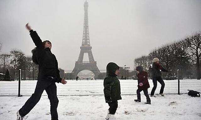 Paris Eiffelturm schnee