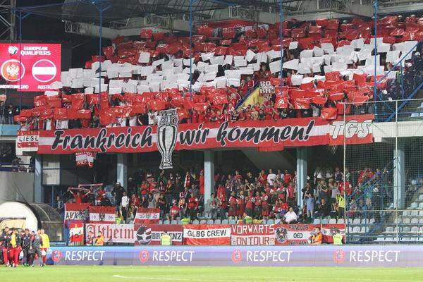 Rund 600 Fans begleiteten die österreichische Nationalmannschaft nach Podgorica, sie alle wollten in Montenegro den achten Sieg in Folge bejubeln.