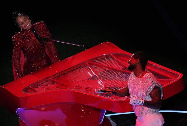 Usher mit Alicia Keys.