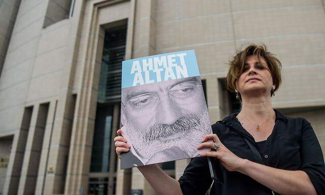 Weltweit wurde das Urteil gegen Ahmet Altan mit Empörung zur Kenntnis genommen.