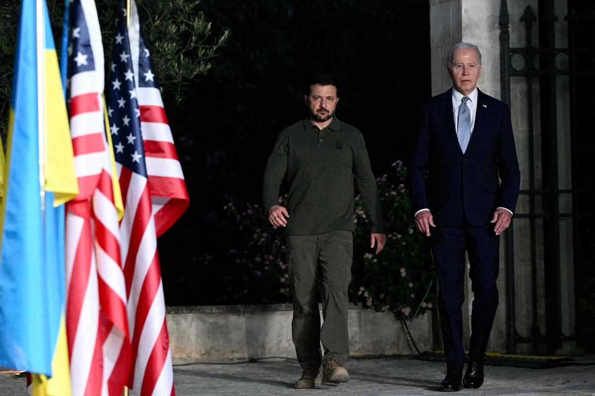 On the sidelines of the G7 summit, US President Biden and his Ukrainian counterpart Zelensky met to sign a bilateral defense pact.