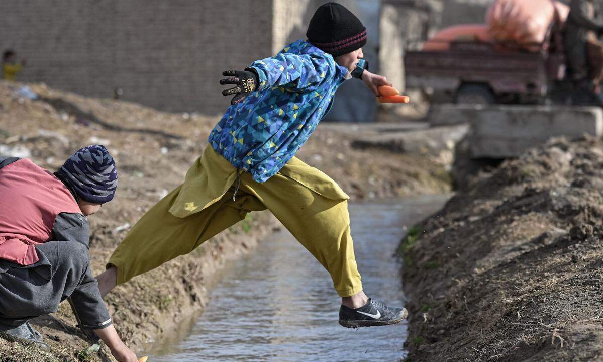 Der UNO zufolge sind fast 23 Millionen Afghanen - mehr als die Hälfte der Bevölkerung - vor dem Winter von Hunger bedroht.