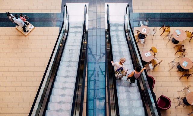 Rolltreppen in einem Einkaufszentrum (Symbolbild)