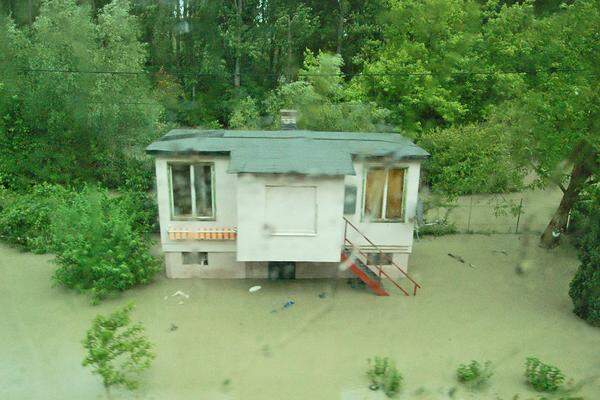 Die Strandhäuser in Kritzendorf bei Klosterneuburg wurden evakuiert. In diesem Gebiet ist man Überflutungen gewohnt, darum stehen die Häuschen auf Stelzen.