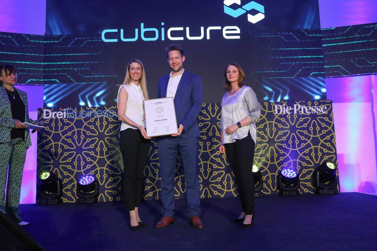 Das Team von Cubicure wurde für ihr 3D-Druckverfahren, das Computerdaten mittels Lichtimpulsen in Kunststoffbauteile umwandelt, mit dem Platz 3 in der Kategorie Innovation ausgezeichnet.