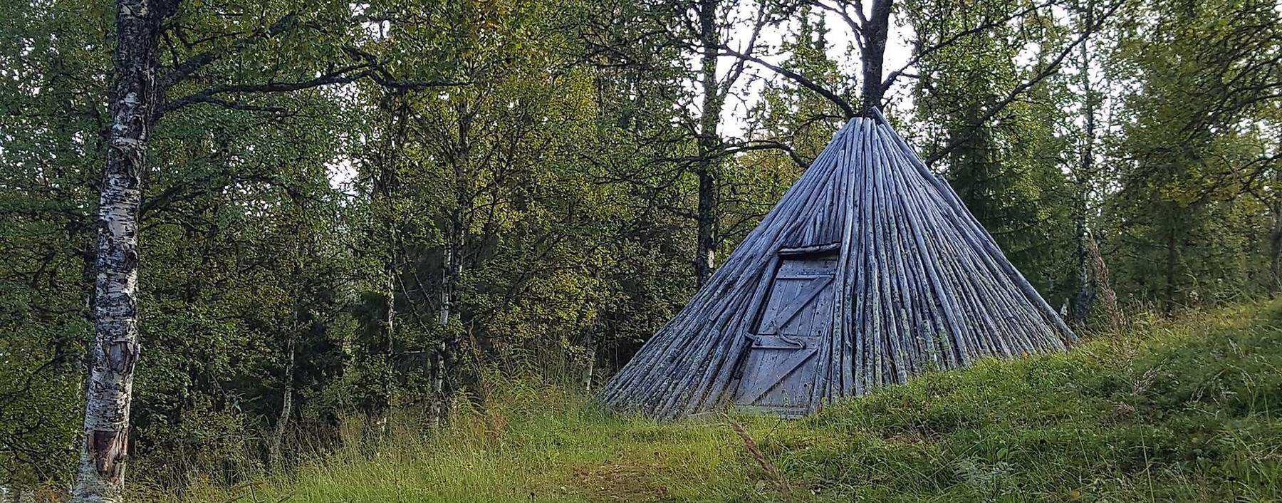 Halbnomadisches Leben: Die Kote, ist ein samisches Zelt. Einige stehen in Fatmomakke, einem spirituellen Ort.