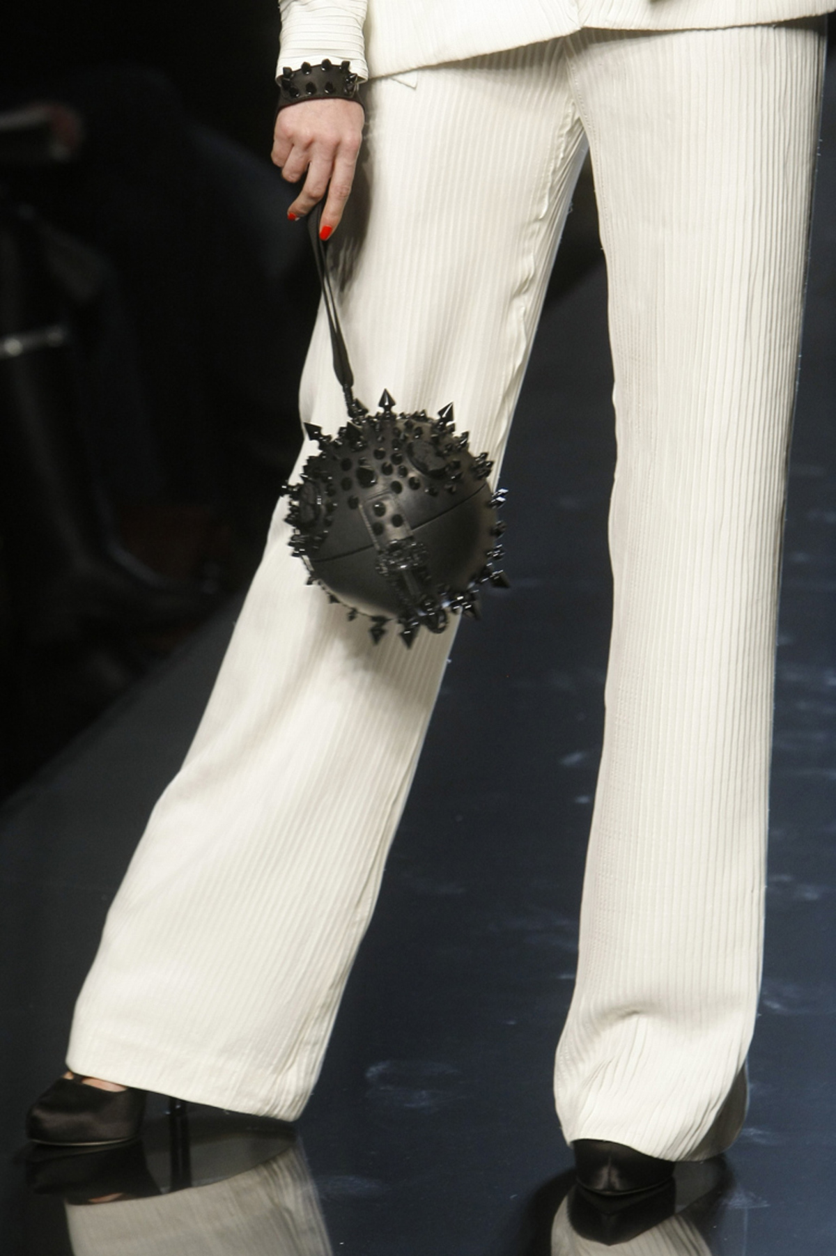 Für Jean Paul Gaultier ist "Punk not dead". Das möchte er zumindest mit seiner Haute Couture demonstrieren.