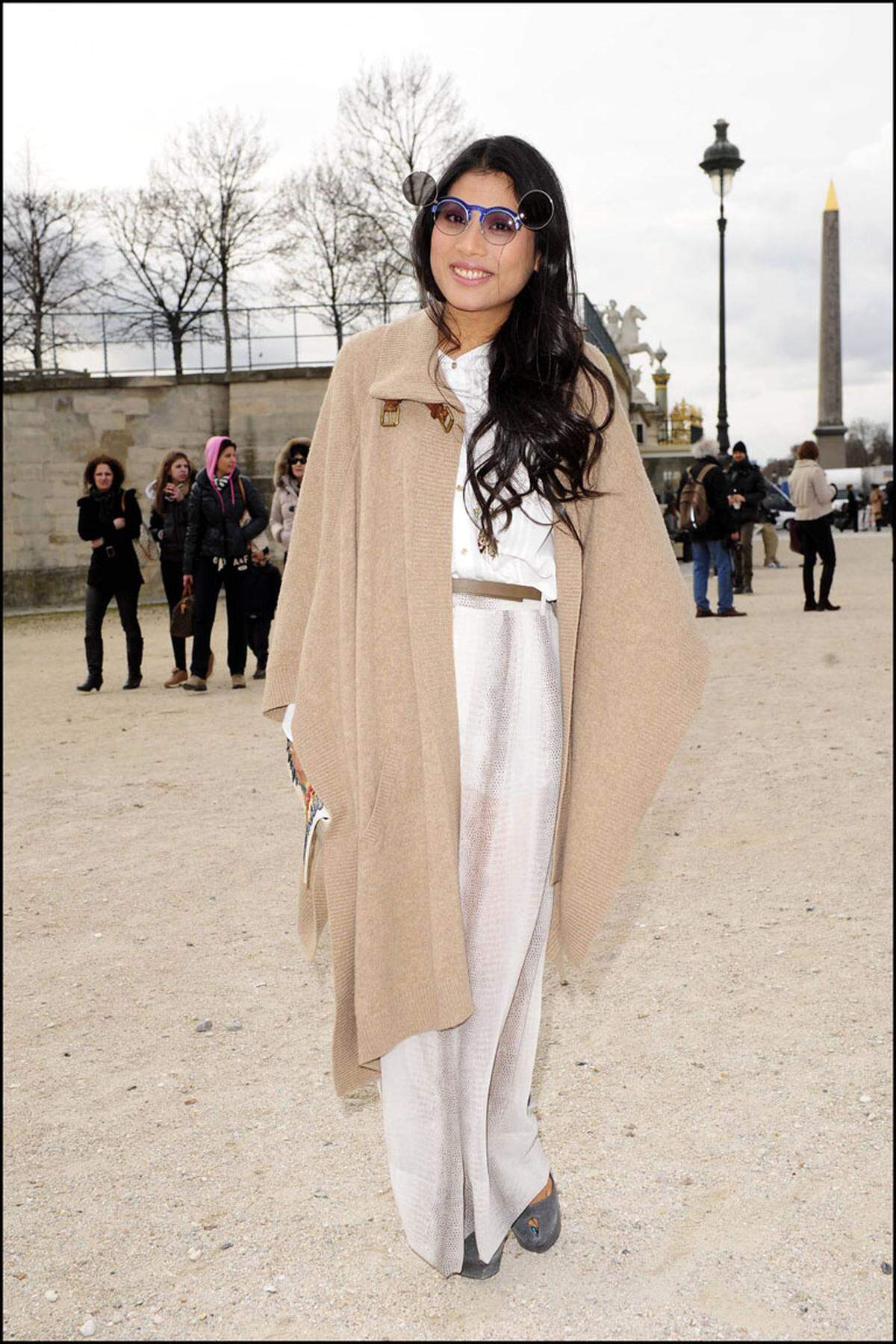 Die Prinzessin hat sich auch schon selbst als Designerin versucht und hat 2007 bei der Bangkok Fashion Week und 2008 in Paris ihre Entwürfe vorgestellt.
