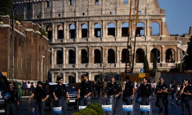 Archivbild. Die italienische Polizei sucht nach einem mutmaßlichen Vergewaltiger.