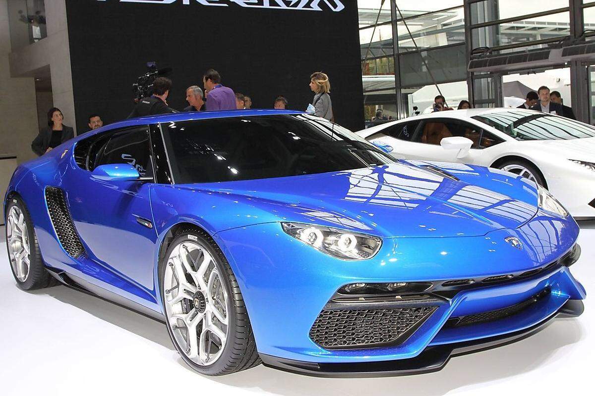 Der Lamborghini Asterion kommt auch als Hybrid daher. Aber auch hier ist der Umweltgedanke wohl zweitrangig. Der V10-Motor arbeitet mit gleich drei Elektromotoren zusammen.