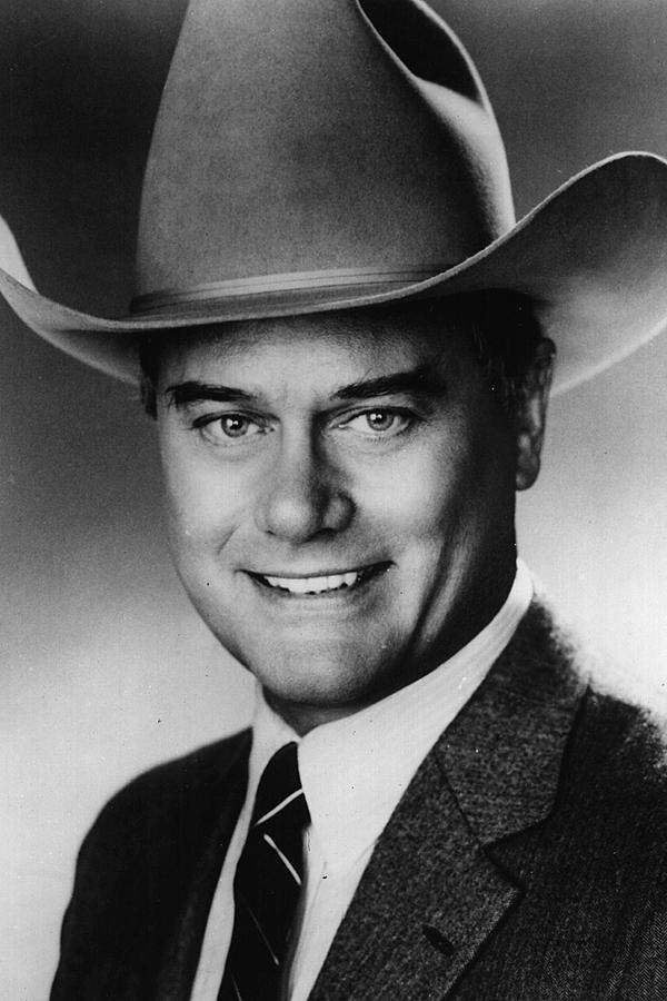 Larry Hagman starb am 23. November im Alter von 81 Jahren in einem Krankenhaus in Dallas, nur 50 Kilometer von seinem Geburtsort Fort Worth entfernt. Bis zuletzt stand er trotz seiner Krebserkrankung vor der Kamera.