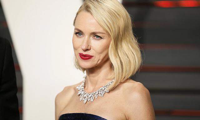 Actress Naomi Watts arrives at the Vanity Fair Oscar Party in Beverly Hills