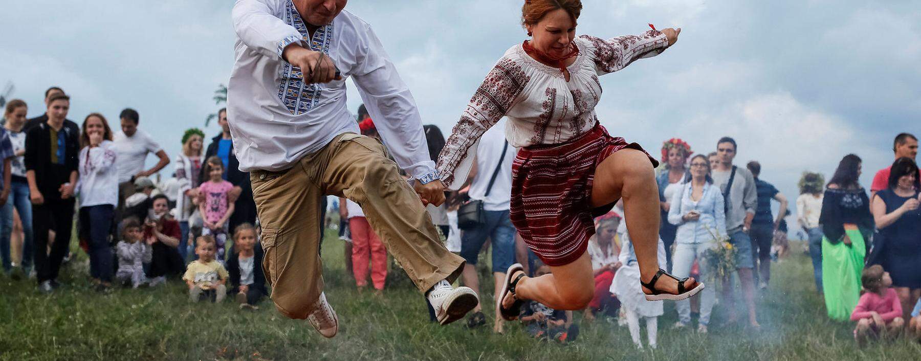 Sehen so Neonazis aus? Die Ukrainer feiern die Sommersonnenwende am Tag von Iwan Kupala (Johannes dem Täufer) entsprechend dem Gregorianischen Kalender am 7. Juli.