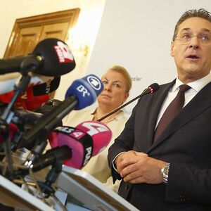 Archivbild: Die Rücktrittsrede Heinz-Christian Straches im Mai.