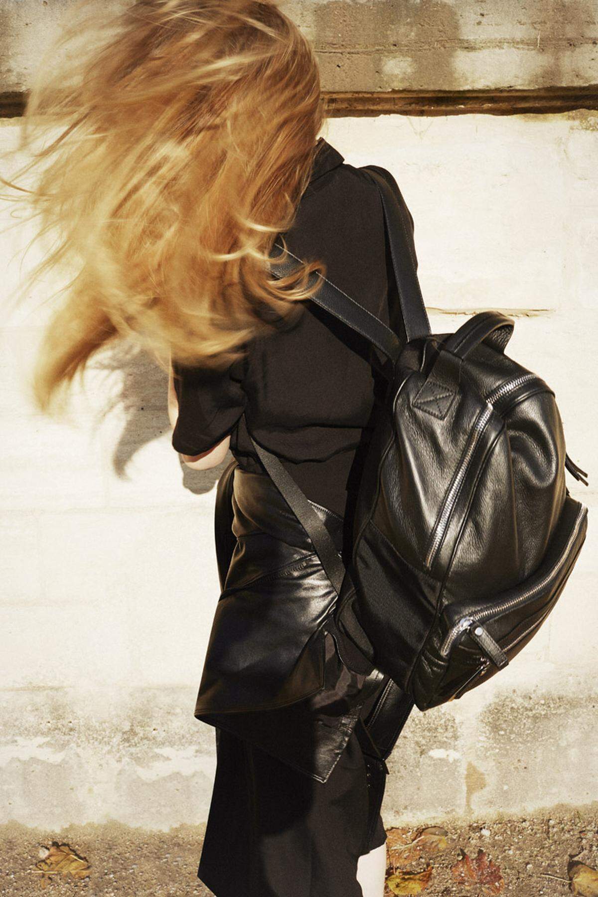 ... von Yohji Yamamoto, Lederrucksack von Diesel Black Gold.