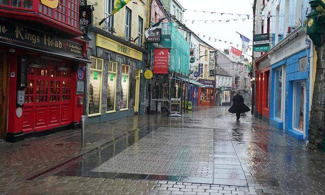Leere Straßen in Galway: Sechs Wochen lang dürfen sich die Iren nur in einem Radius von 5 km um ihr Haus bewegen.