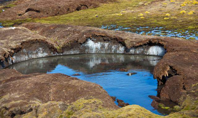 Natürliche Klima-Archive in Höhlen des Urals zeigen, ob Permafrostböden wirklich immer gefroren waren. 