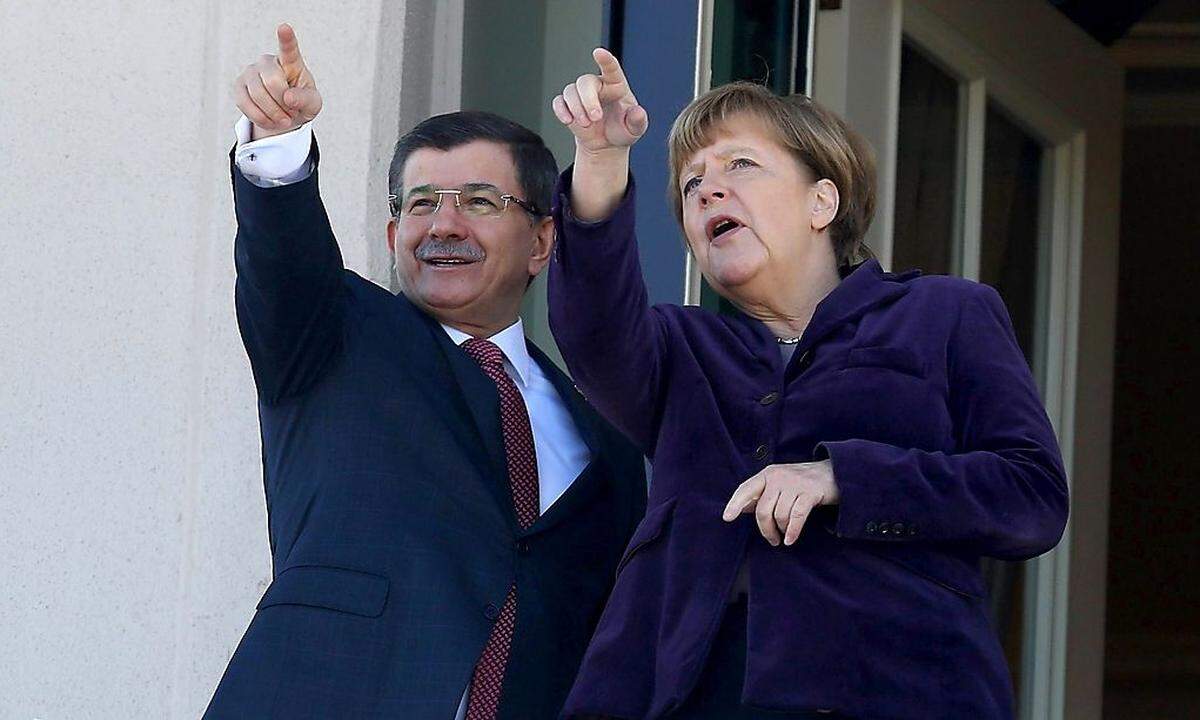 Ahmet Davutoglu und Angela Merkel bei einem Treffen in Ankara im Februar. Die 