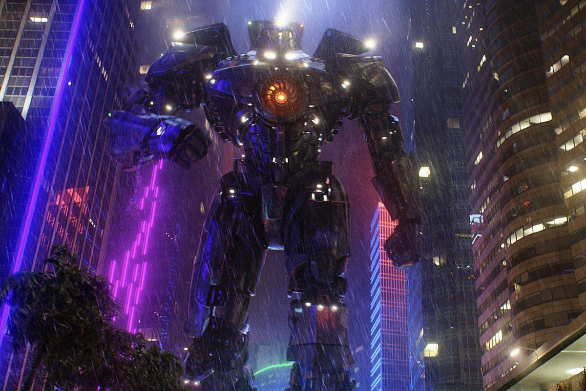 Fazit: Mit "Pacific Rim" - übrigens frei von Product Placement - gelingt es Del Toro digitalen Bombast mit analogen Elementen zu verschmelzen. Er schafft futuristische Welten, die nachhaltig beeindrucken. Der 132-minütige Film ist der wohl physischste, aber auch unterhaltsamste Blockbuster des Jahres. Zugegeben: Auch "Man of Steel" brachte gewaltige Schlachten auf die Leinwand, der Comicfilm ließ aber bei Schnitt, stringenter Story und Humor zu Wünschen übrig.