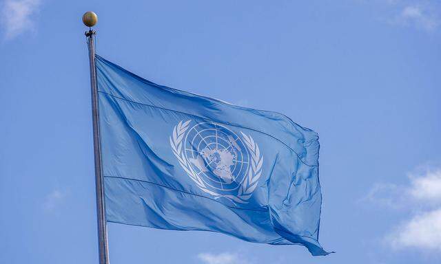 Symbolfoto: Flagge der Vereinten Nationen ( UN, United Nations ). New York, 27.02.2020 New York United States *** Symbol