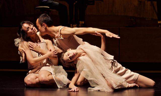 Zeitgenössischer Tanz und Ballett bilden die zentrale künstlerische Ausbildung im Bachelorstudium der Bruckner-Uni.