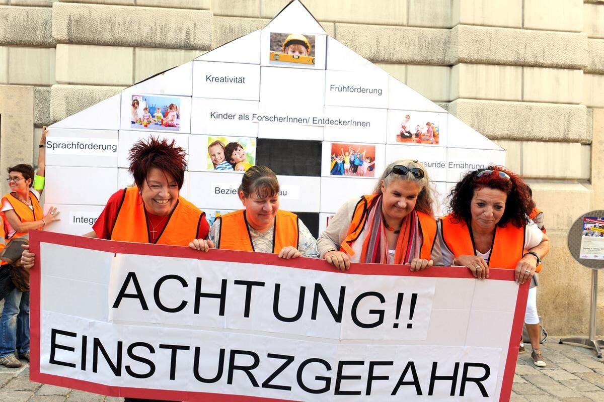 Insgesamt sind in Kindergärten und Kindertagesheimen in ganz Österreich laut Statistik Austria mehr als 50.000 Menschen beschäftigt, rund 98 Prozent davon sind Frauen.