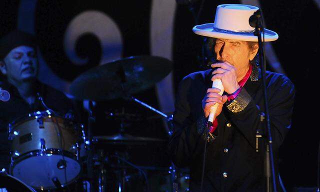 Bob Dylan performs during his show in Vietnam´s southern Ho Chi Minh city