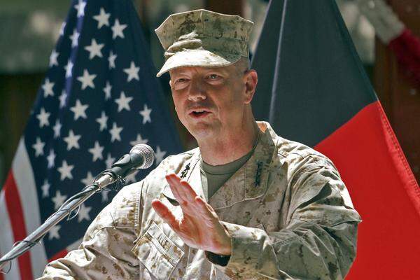 Doch die Affäre zieht noch weitere Kreise: Ermittlungen laufen nun auch gegen den Afghanistan-Kommandeur John Allen. Der General soll "unangemessene" E-Mails an Kelley geschrieben haben.
