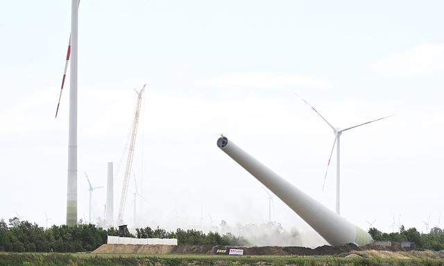 Die alten Windräder müssen neuen, größeren weichen, um genug Ökostrom zur Wasserstoff-Produktion zu erzeugen.