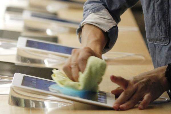 In Österreich steht Kaufwilligen die Warterei noch bevor. Eine Woche später (am 23. März) soll das iPad 3 in 30 weiteren Ländern - darunter Österreich - in die Geschäfte kommen. Bei Onlinebestellungen kündigte Apple Lieferzeiten von bis zu drei Wochen an.